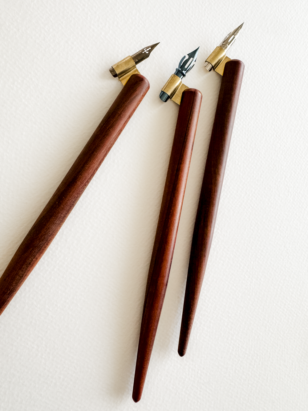 Rosewood Adjustable Oblique Pen Holder